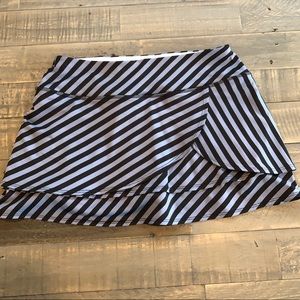Athleta women’s striped tennis/fitness skirt
